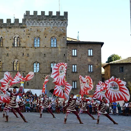 Porta All'arco Volterra