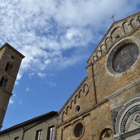 Porta All'arco 3* Volterra