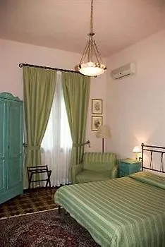 Porta All'arco Hotel 3*